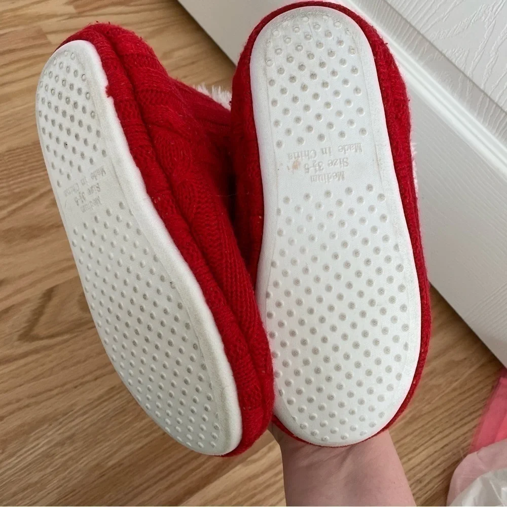 American Girls Red Knit Christmas Slippers Medium 3.5-5 Kids Youth White
